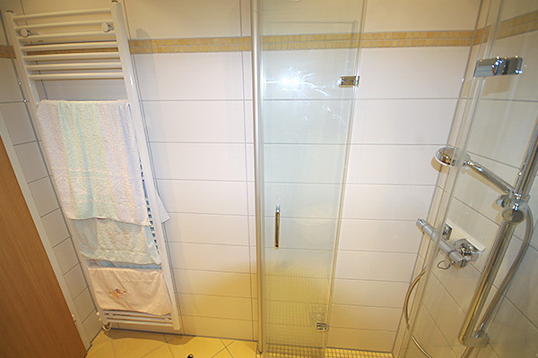 Badrenovierungen in Plattenbauten IW65, IW66, IW67